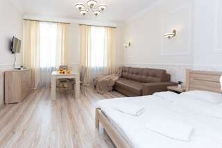 Апартаменты Apartments Ploshcha Peramogi Минск Семейный номер с ванной-12