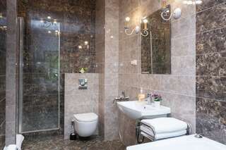 Апартаменты Apartments Ploshcha Peramogi Минск Семейный номер с ванной-19